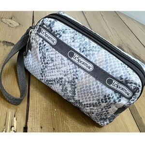 NWOT - LeSportsac Case 2-Zip Gray/Blue/White Snakeskin Print Wrist Strap